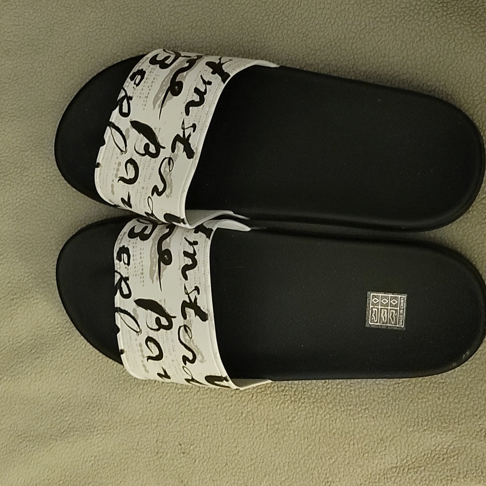 Sandals - Picture 1 of 3
